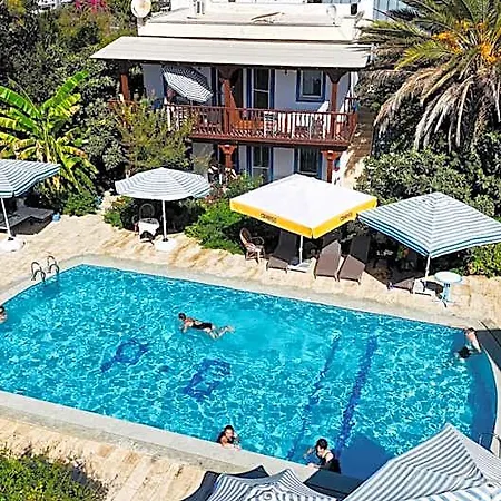 Paradise Guemuesluek Szálloda Giriş
